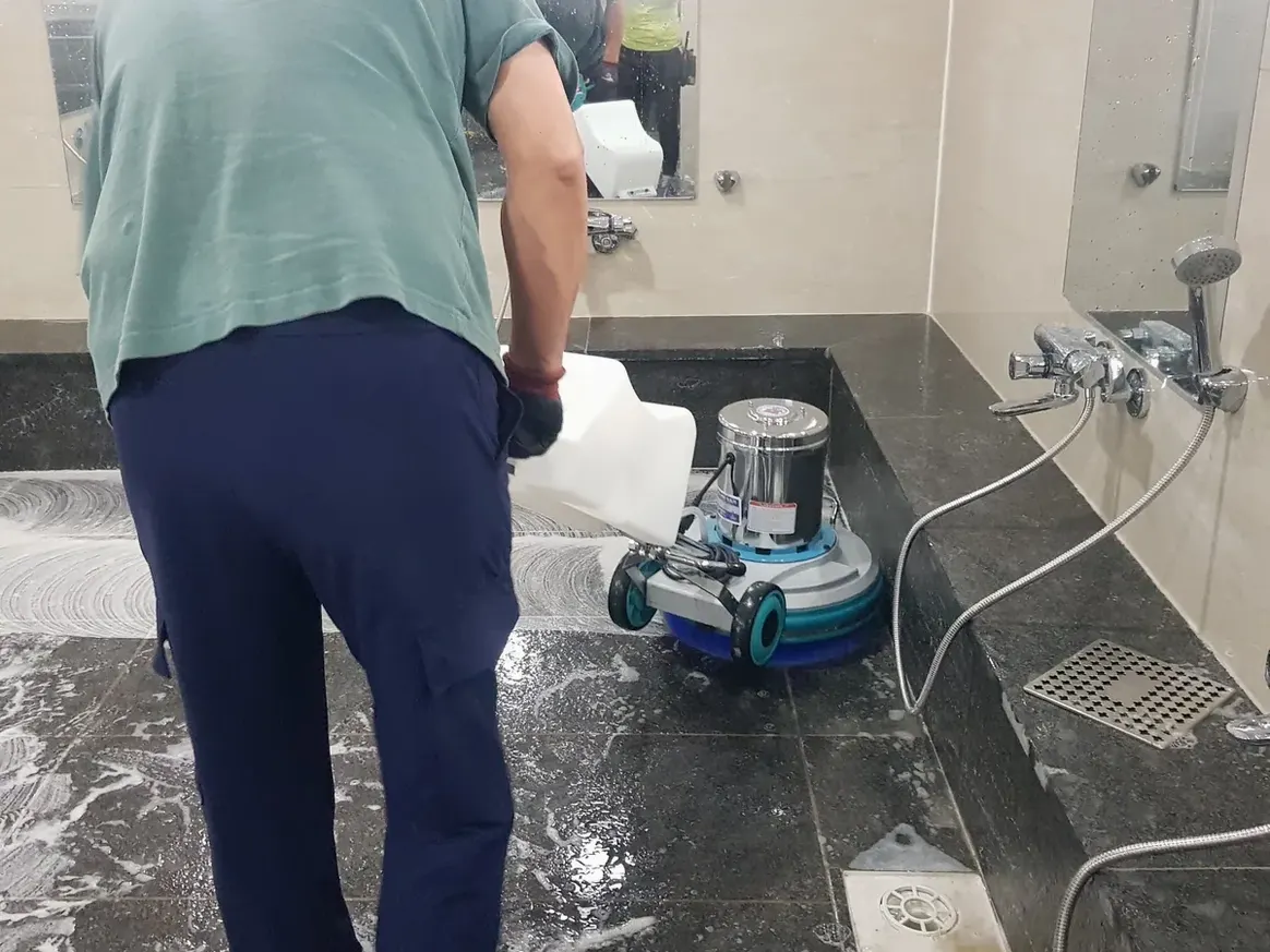 옹진군 북도면 찜질방 수전·샤워기 건식 사우나 위생청소 사례 - 행진크린